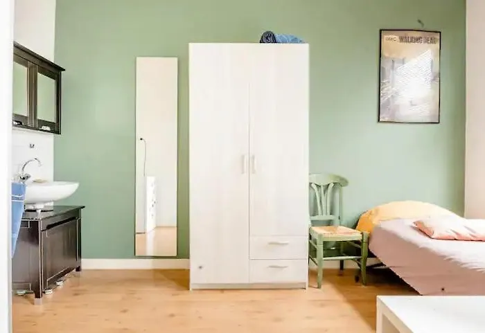 Cozy Private In Shared Apartment, Close To And Center Апартаменты