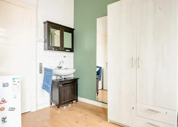 Cozy Private In Shared Apartment, Close To And Center *