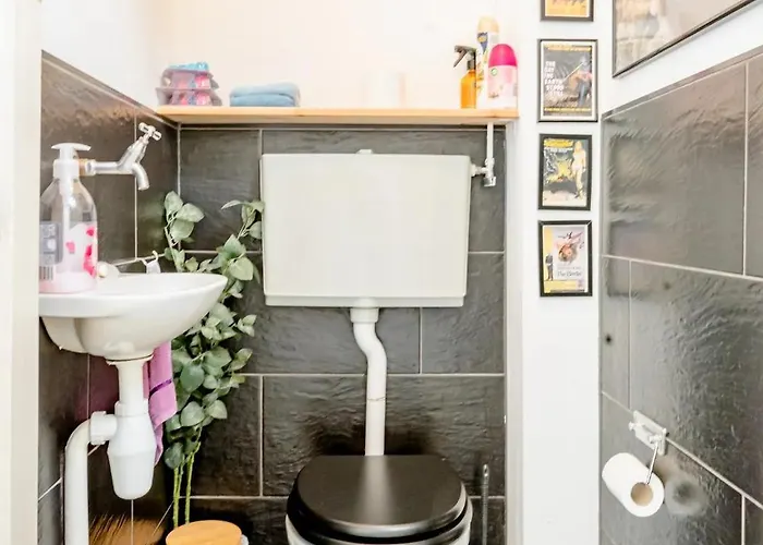 Cozy Private In Shared Apartment, Close To And Center Апартаменты