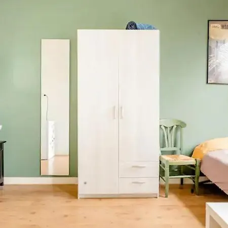 Cozy Private In Shared Apartment, Close To And Center 아파트