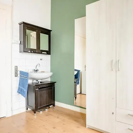 Cozy Private In Shared Apartment, Close To And Center *