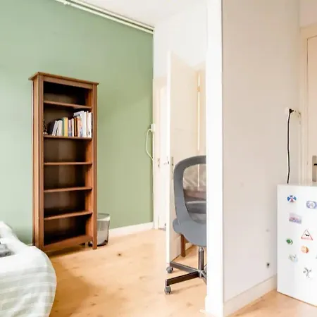 Cosy Close To And Centre Apartment
