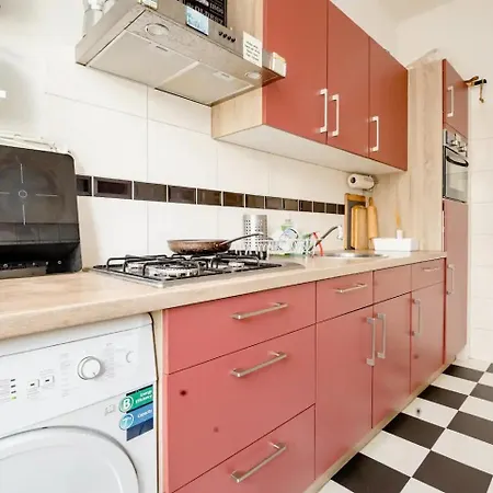 Cozy Private In Shared Apartment, Close To And Center דירה *